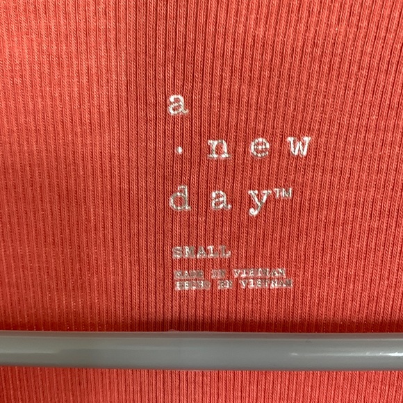 Pink  Ribbed Tank Top - Picture 3 of 3